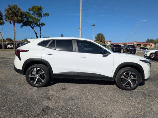 Summit White 2025 Chevrolet Trax 1RS