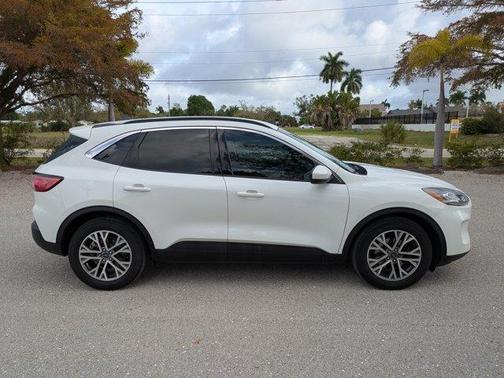Oxford White 2022 Ford Escape SEL