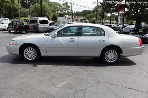 2004 Lincoln Town Car Signature