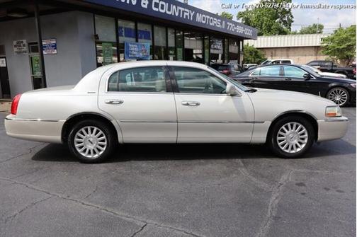 2004 Lincoln Town Car Signature