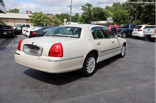 2004 Lincoln Town Car Signature