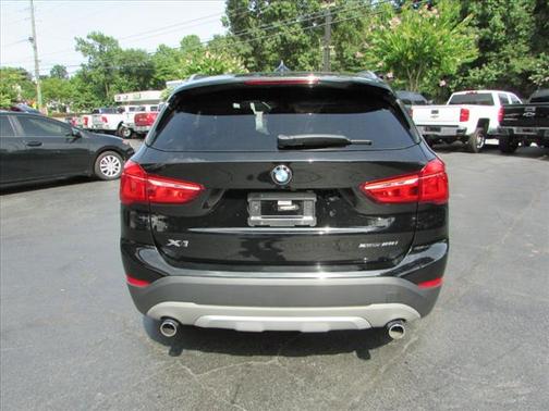 Photo 4 of 32 of 2018 BMW X1 sDrive28i