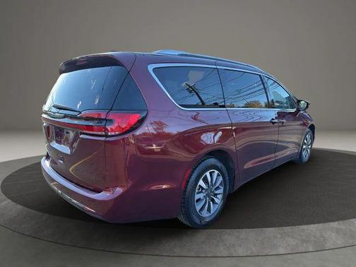2021 Chrysler Pacifica Touring-L