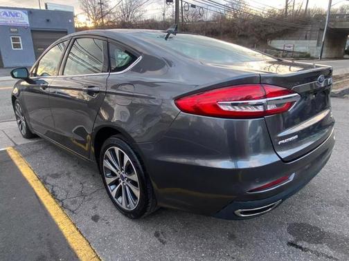 2020 Ford Fusion SE