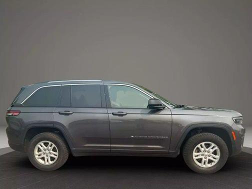 2022 Jeep Grand Cherokee Laredo