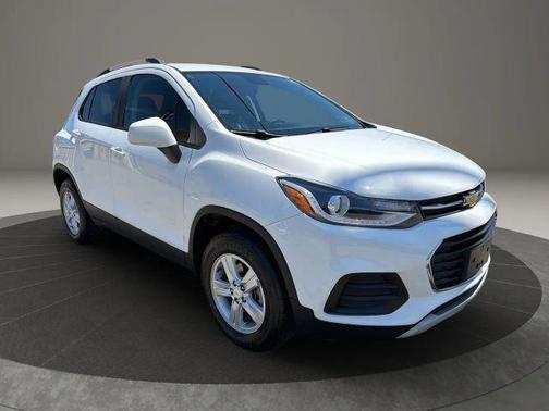 White 2022 Chevrolet Trax LT
