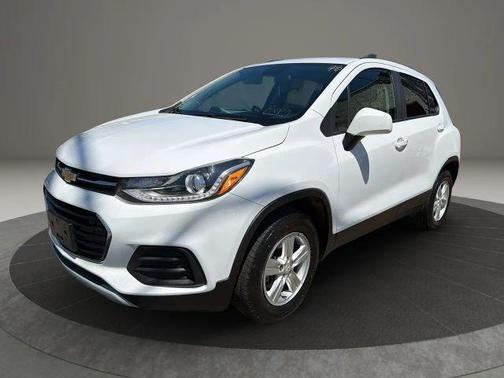 White 2022 Chevrolet Trax LT