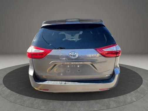 2019 Toyota Sienna XLE