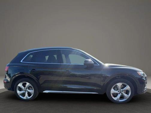 Mythos Black Metallic 2021 Audi Q5 40 Premium Plus
