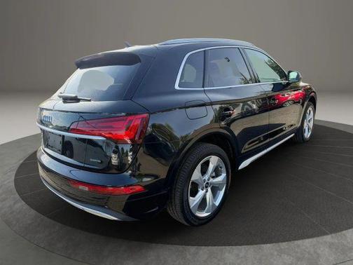 Mythos Black Metallic 2021 Audi Q5 40 Premium Plus