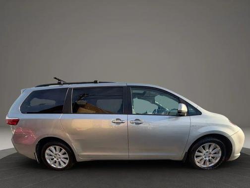 2017 Toyota Sienna XLE