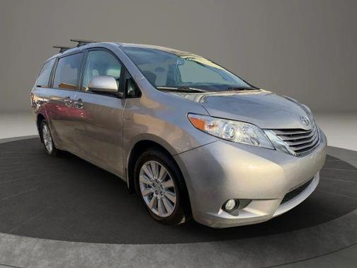 2017 Toyota Sienna XLE