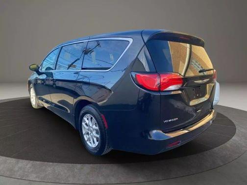 2020 Chrysler Voyager LX
