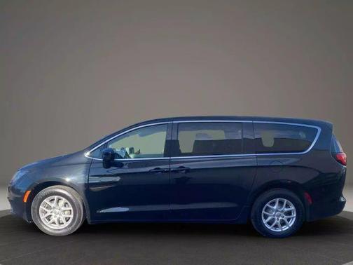2020 Chrysler Voyager LX