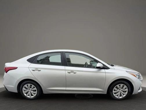 2020 Hyundai Accent SE