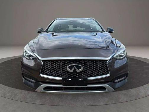 2017 INFINITI QX30 Premium
