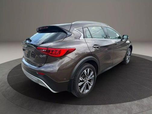 2017 INFINITI QX30 Premium
