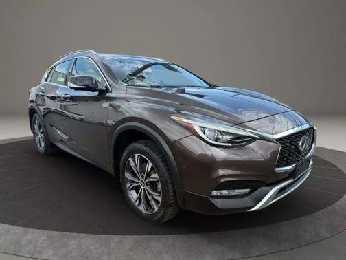 2017 INFINITI QX30 Premium