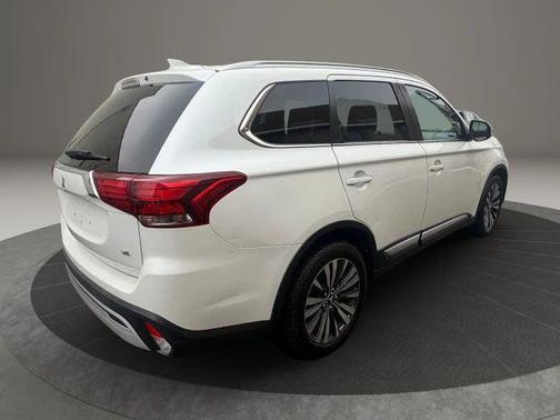 2020 Mitsubishi Outlander SE