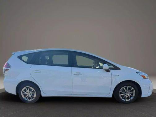 2017 Toyota Prius v Three