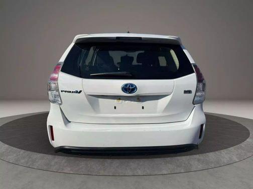 2017 Toyota Prius v Three