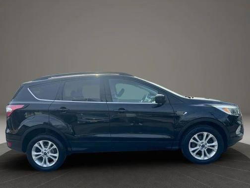Black 2018 Ford Escape SE