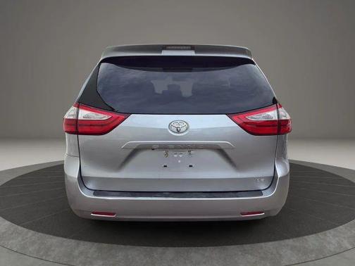 2017 Toyota Sienna LE