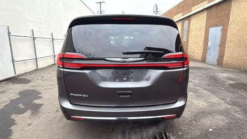 2022 Chrysler Pacifica Touring-L
