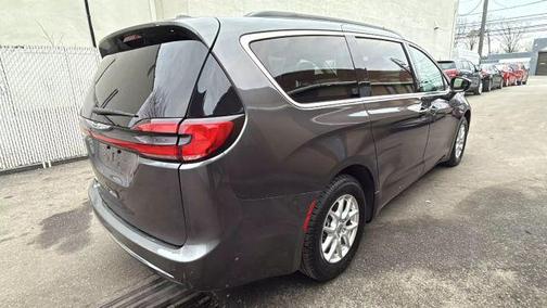 2022 Chrysler Pacifica Touring-L