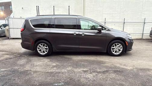 2022 Chrysler Pacifica Touring-L