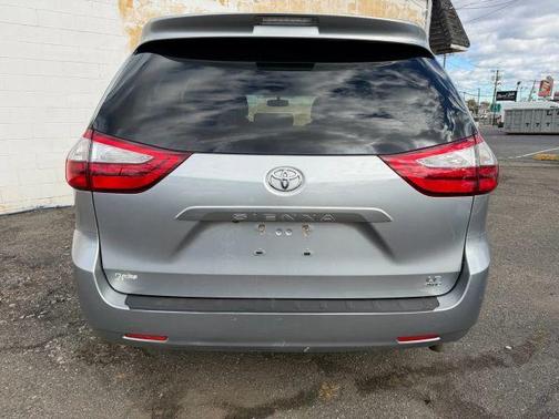 2015 Toyota Sienna LE