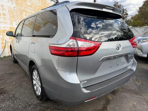 2015 Toyota Sienna LE