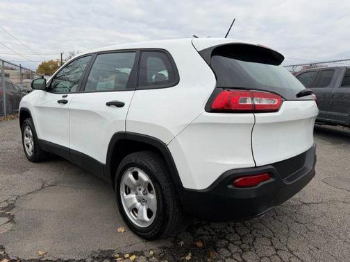2017 Jeep Cherokee Sport