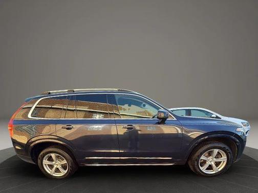 2016 Volvo XC90 T5 Momentum