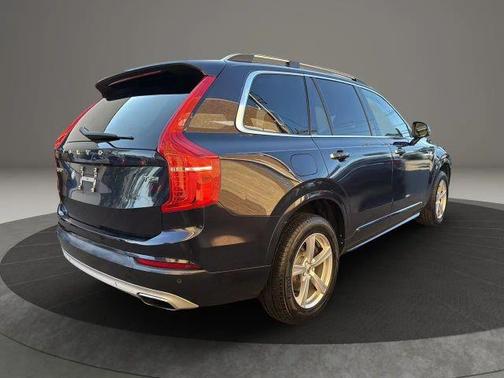 2016 Volvo XC90 T5 Momentum