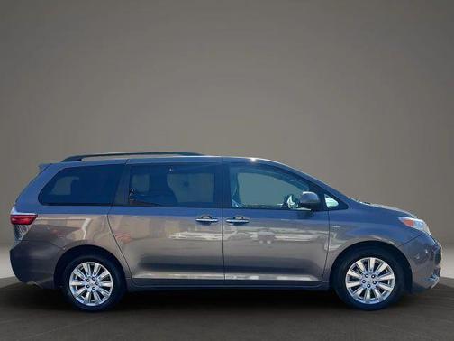 2017 Toyota Sienna XLE