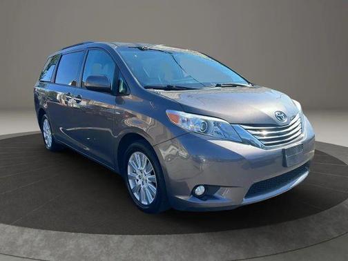 2017 Toyota Sienna XLE