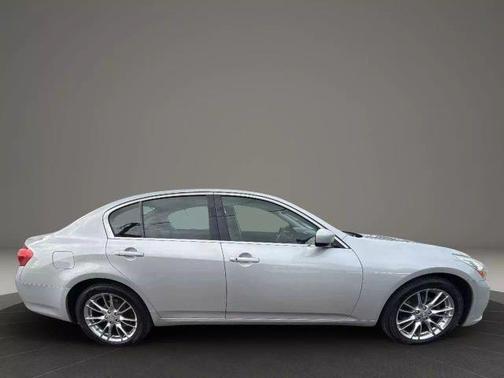 2013 INFINITI G37x Base