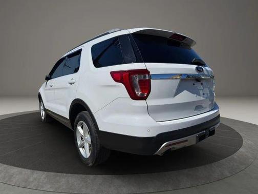 White 2017 Ford Explorer XLT