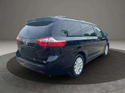 2017 Toyota Sienna XLE Premium