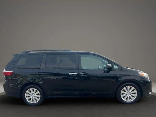 2017 Toyota Sienna XLE Premium