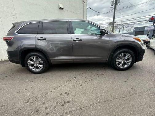 2015 Toyota Highlander LE