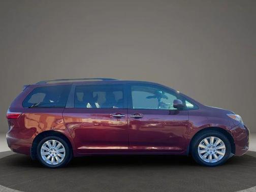 2016 Toyota Sienna XLE
