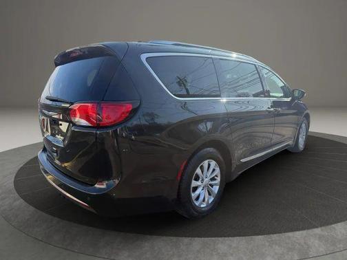 2018 Chrysler Pacifica Touring-L