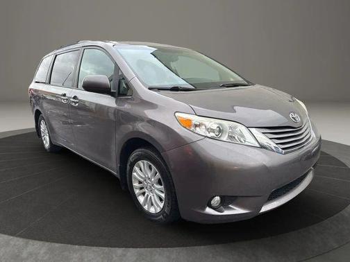 2017 Toyota Sienna XLE