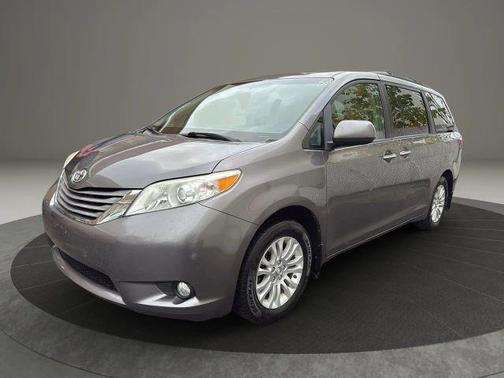 2017 Toyota Sienna XLE