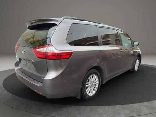2017 Toyota Sienna XLE