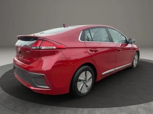 2022 Hyundai IONIQ Hybrid SE