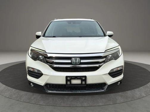 White 2017 Honda Pilot Touring