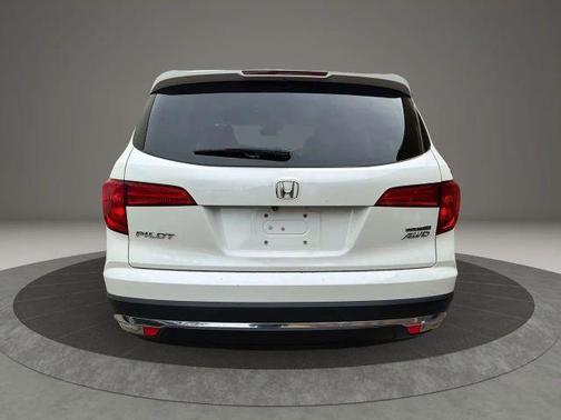 White 2017 Honda Pilot Touring